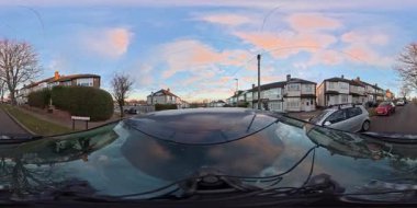 Luton City Streets Tour on Car during Cold Sunny Evening ve during Sunset during 3 Ocak 2026. Low ve Ultra Geniş Açı 360 Panoramik Araba İngiliz İnşaat ve Yollarının 360 Kamera Görüntüsü Luton City Street View of England