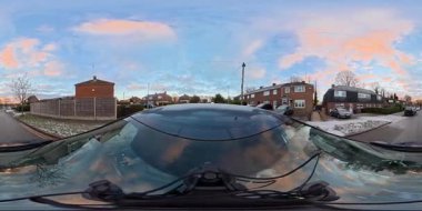 Luton City Streets Tour on Car during Cold Sunny Evening ve during Sunset during 3 Ocak 2026. Low ve Ultra Geniş Açı 360 Panoramik Araba İngiliz İnşaat ve Yollarının 360 Kamera Görüntüsü Luton City Street View of England