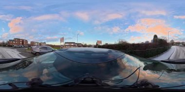 Luton City Streets Tour on Car during Cold Sunny Evening ve during Sunset during 3 Ocak 2026. Low ve Ultra Geniş Açı 360 Panoramik Araba İngiliz İnşaat ve Yollarının 360 Kamera Görüntüsü Luton City Street View of England