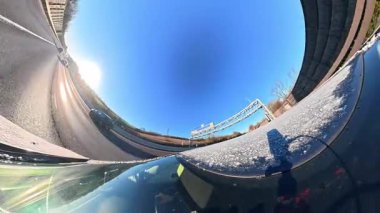 Luton City Streets Tour on Car during Cold Sunny Afternoon, Evening and during Sunset on 5 Ocak 2026. Düşük ve Ultra Geniş Açı Panoramik Araba İngiliz Şehir Trafikli İngiliz İnşaat ve Yollarının 360 Kamera Görüntüsüne Bağlandı