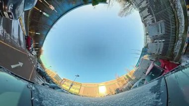 Luton City Streets Tour on Car during Cold Sunny Afternoon, Evening and during Sunset on 5 Ocak 2026. Düşük ve Ultra Geniş Açı Panoramik Araba İngiliz Şehir Trafikli İngiliz İnşaat ve Yollarının 360 Kamera Görüntüsüne Bağlandı