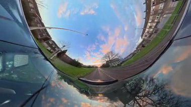 Luton City Streets Tour on Car during Cold Sunny Afternoon, Evening and during Sunset on 5 Ocak 2026. Düşük ve Ultra Geniş Açı Panoramik Araba İngiliz Şehir Trafikli İngiliz İnşaat ve Yollarının 360 Kamera Görüntüsüne Bağlandı