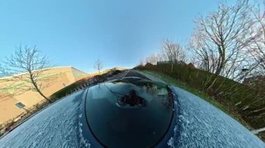 Luton City Streets Tour on Car during Cold Sunny Afternoon, Evening and during Sunset on 5 Ocak 2026. Düşük ve Ultra Geniş Açı Panoramik Araba İngiliz Şehir Trafikli İngiliz İnşaat ve Yollarının 360 Kamera Görüntüsüne Bağlandı