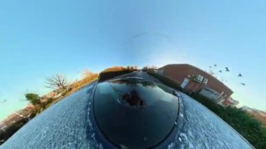 Luton City Streets Tour on Car during Cold Sunny Afternoon, Evening and during Sunset on 5 Ocak 2026. Düşük ve Ultra Geniş Açı Panoramik Araba İngiliz Şehir Trafikli İngiliz İnşaat ve Yollarının 360 Kamera Görüntüsüne Bağlandı