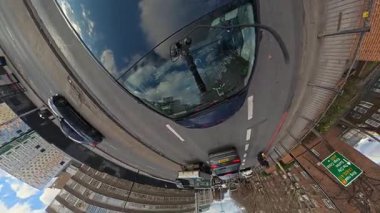 Eşsiz ve Ultra Geniş Panoramik Style Görüntüleri Londra Merkez Şehri 20 Ocak 2026 'da Şehir Aracıyla Sokaklar Arasında Araba Sürerken