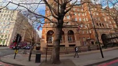 Eşsiz ve Ultra Geniş Panoramik Style Görüntüleri Londra Merkez Şehri 20 Ocak 2026 'da Şehir Aracıyla Sokaklar Arasında Araba Sürerken