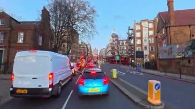 Eşsiz ve Ultra Geniş Panoramik Style Görüntüleri Londra Merkez Şehri 20 Ocak 2026 'da Şehir Aracıyla Sokaklar Arasında Araba Sürerken