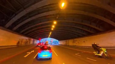 Eşsiz ve Ultra Geniş Panoramik Style Görüntüleri Londra Merkez Şehri 20 Ocak 2026 'da Şehir Aracıyla Sokaklar Arasında Araba Sürerken