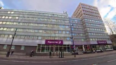 Eşsiz ve Ultra Geniş Panoramik Style Görüntüleri Londra Merkez Şehri 20 Ocak 2026 'da Şehir Aracıyla Sokaklar Arasında Araba Sürerken