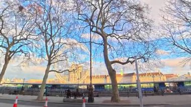 Eşsiz ve Ultra Geniş Panoramik Style Görüntüleri Londra Merkez Şehri 20 Ocak 2026 'da Şehir Aracıyla Sokaklar Arasında Araba Sürerken