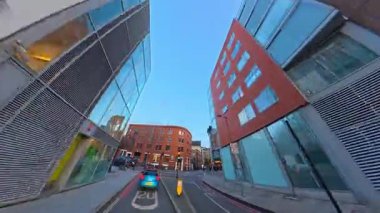 Eşsiz ve Ultra Geniş Panoramik Style Görüntüleri Londra Merkez Şehri 20 Ocak 2026 'da Şehir Aracıyla Sokaklar Arasında Araba Sürerken