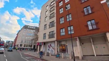 Eşsiz ve Ultra Geniş Panoramik Style Görüntüleri Londra Merkez Şehri 20 Ocak 2026 'da Şehir Aracıyla Sokaklar Arasında Araba Sürerken