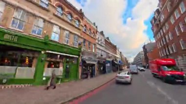 Eşsiz ve Ultra Geniş Panoramik Style Görüntüleri Londra Merkez Şehri 20 Ocak 2026 'da Şehir Aracıyla Sokaklar Arasında Araba Sürerken