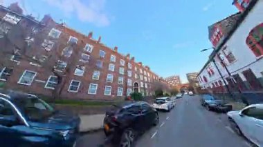 Benzersiz ve Ultra Geniş Panoramik Tarz Zamanaşımı Görüntüsü Londra Merkez Şehri 20 Ocak 2026, güneşli bir günde Şehir Araba Sürüşü sırasında