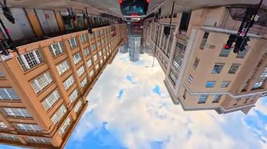 Benzersiz ve Ultra Geniş Panoramik Tarz Zamanaşımı Görüntüsü Londra Merkez Şehri 20 Ocak 2026, güneşli bir günde Şehir Araba Sürüşü sırasında