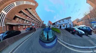 Benzersiz ve Ultra Geniş Panoramik Tarz Zamanaşımı Görüntüsü Londra Merkez Şehri 20 Ocak 2026, güneşli bir günde Şehir Araba Sürüşü sırasında