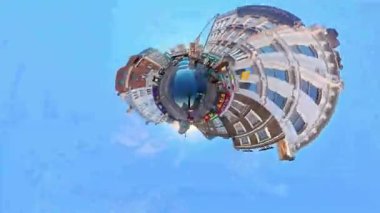 Benzersiz ve Ultra Geniş Panoramik Tarz Zamanaşımı Görüntüsü Londra Merkez Şehri 20 Ocak 2026, güneşli bir günde Şehir Araba Sürüşü sırasında