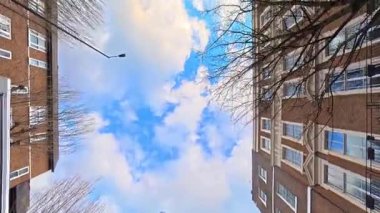 Benzersiz ve Ultra Geniş Panoramik Tarz Zamanaşımı Görüntüsü Londra Merkez Şehri 20 Ocak 2026, güneşli bir günde Şehir Araba Sürüşü sırasında