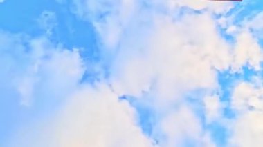 Benzersiz ve Ultra Geniş Panoramik Tarz Zamanaşımı Görüntüsü Londra Merkez Şehri 20 Ocak 2026, güneşli bir günde Şehir Araba Sürüşü sırasında