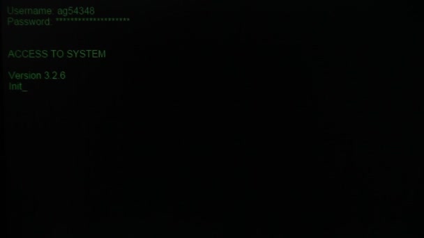 Código fuente, descifrado y acceso otorgado por el hacker en la pantalla de la computadora . — Vídeo de stock
