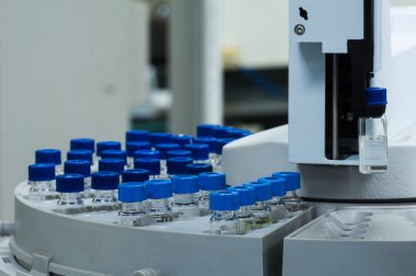 Mavi kapak örnek şişeleri