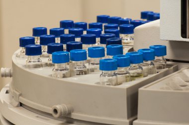 Mavi kapak örnek şişeleri