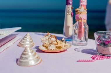 Arch and decorations for weddings on the ocean
