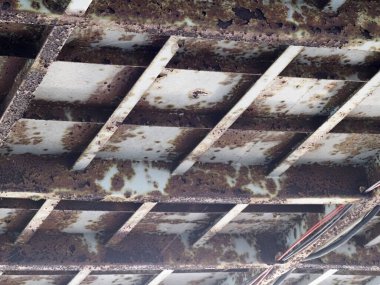 Paslı metal paslanmış çelik endüstriyel çürüme yıpranmış kiriş yapısal detay kentsel doku cesur bakım yaşlanmasıyla ilgili