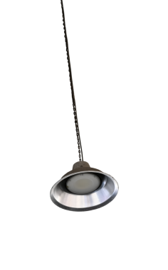 Asılı lamba, tavan lambası, kolye lambası, metal abajur, iç aydınlatma, asgari tasarım kolye lambası hafifçe parlıyor.