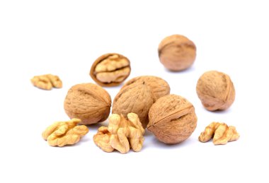 Bir kabuk ile taze ceviz 