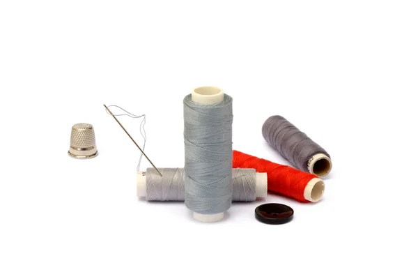 Needle, thimble, scissors, thread and knob — Stock Photo, Image