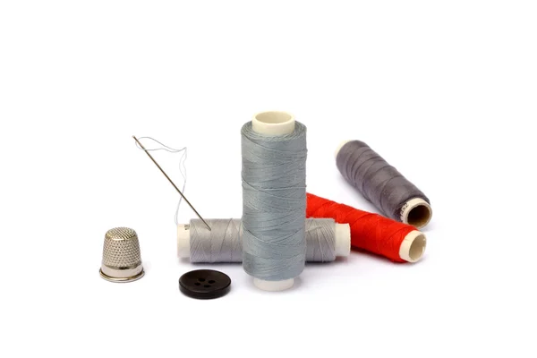 Needle, thimble, scissors, thread — Stock Photo, Image