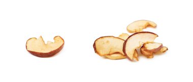 Kurutulmuş elma, beyaz arka planda izole edilmiş meyve.