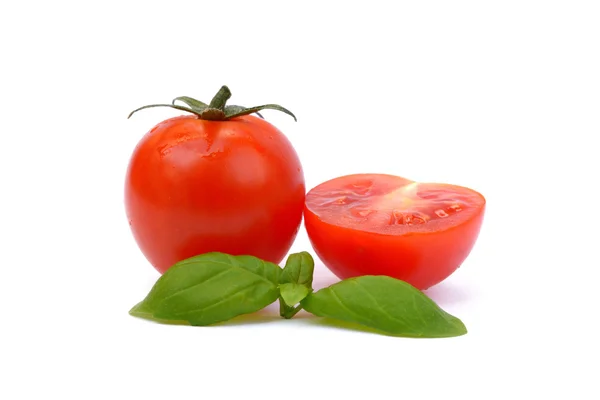 Tomate fresco con albahaca — Foto de Stock