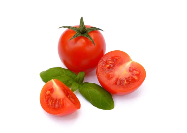 Tomate fresco con albahaca — Foto de Stock