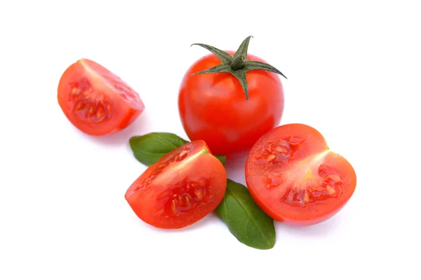 Tomate fresco con albahaca — Foto de Stock