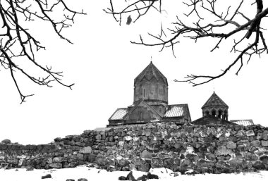 Hovhannavank bir ortaçağ manastırı. Ohanavan Ermenistan köyünde..