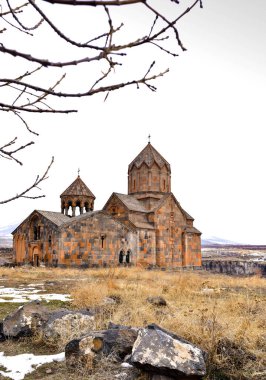 Hovhannavank bir ortaçağ manastırı. Ohanavan Ermenistan köyünde..