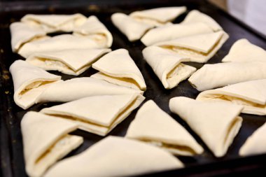 Fırın. Kadın eli ile turta yapmak.