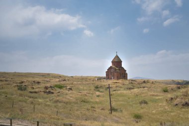 Aydınlatıcı Aziz Gregory Kilisesi, Karmirvank, 13. yüzyıl. Shirak Eyaleti, Ermenistan