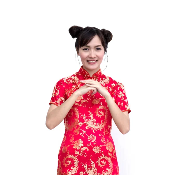 美しい中国の女性は中国の旧正月に中国の衣装を着て誰かを迎える 赤青サムを身に着けている姿勢に関してはかなりアジアの女性 白の背景 — ストック写真