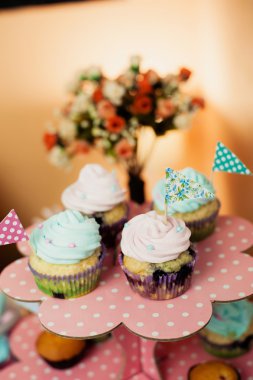 Bir stand Vintage Top kek