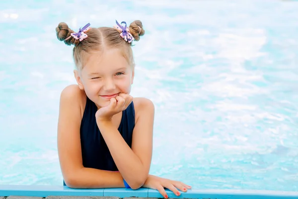 çocuk havuzunda banyoları