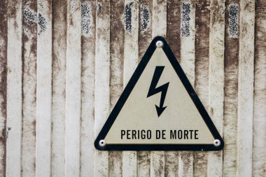 Bir yıldırım işareti ve 