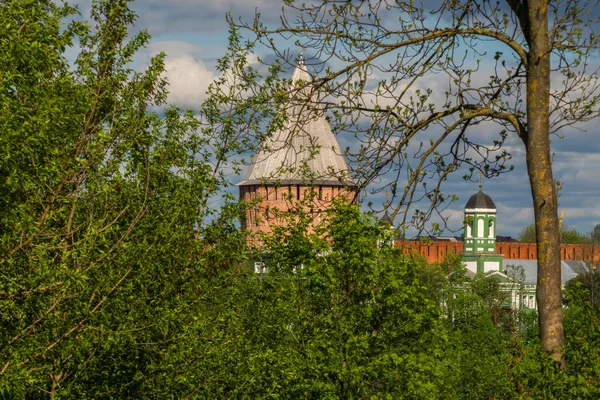 Widok jednego z najstarszych rosyjskich miasto Smoleńsk. Wiosna roku 2015. Rosja, Smoleńsk. — Zdjęcie stockowe