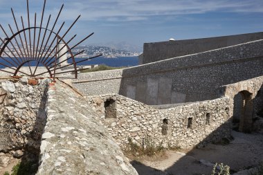Chateau d'If ve aynı adı taşıyan adanın etrafında tur