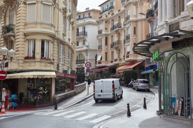 Monte Carlo, Monako. Hayat sokaklarda. İnsanların rahatlamak ve yürüyüş