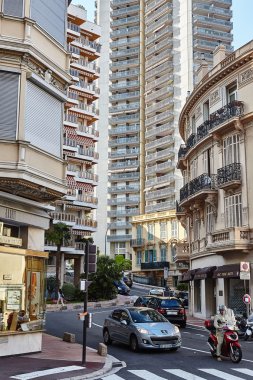 Monte Carlo, Monako. Hayat sokaklarda. İnsanların rahatlamak ve yürüyüş