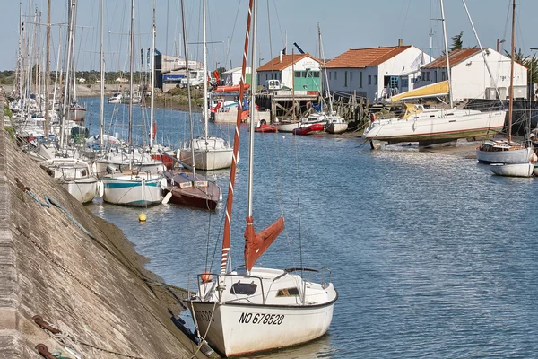 Imagen típica de la vida en el asentamiento portuario NOIRMOUTIER-EN-L 'ILE —  Fotos de Stock