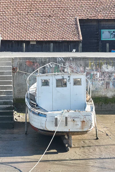 Typisches Bild des Lebens in der Hafenortsiedlung noirmoutier-en-l 'ile — Stockfoto